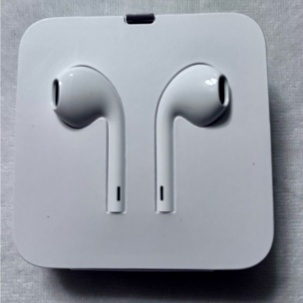 NEW—Apple iPhone OEM Original Wired Earphones Earpods Earbuds 3.5mm Jack w/ Case